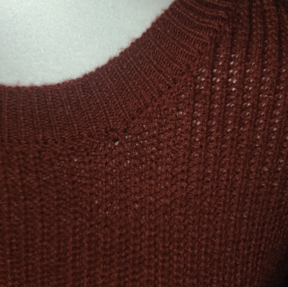 Maroon Cropped Fringe Sweater - Picture 2 of 4